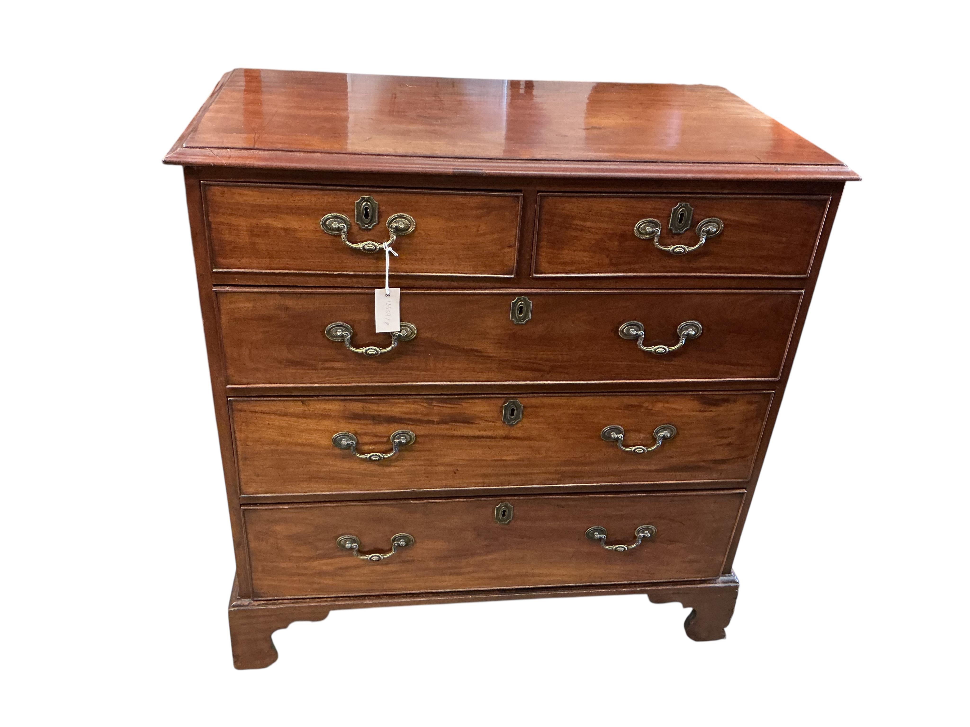 A George III mahogany chest of drawers, width 96cm, depth 51cm, height 98cm